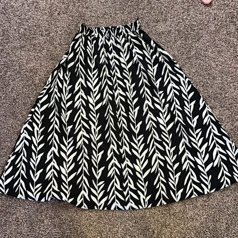 SHEIN Black and Ivory Long Skirt Sz L (8/10)